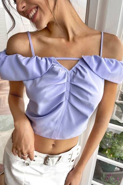 Blusa cold shoulder crop